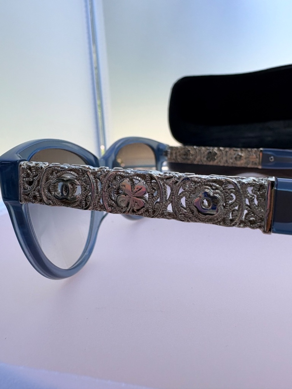 Chanel • Bijou collection butterfly sunglasses • Blue Frame Sunglasses - Picture 6 of 16